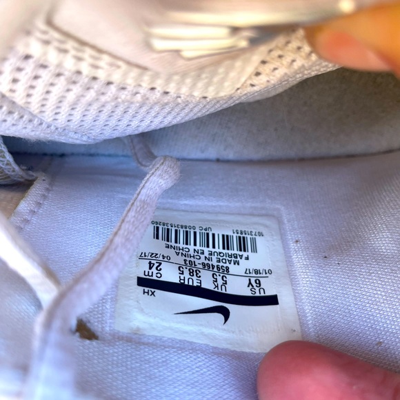 Kyrie 3 GS “White Chrome” - Picture 4 of 4